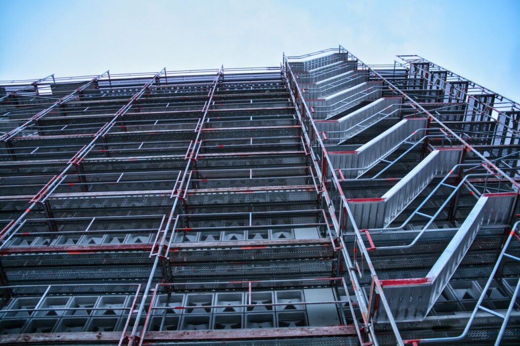 View of a scaffolding structure at a construction site in Osnabrück, Germany.